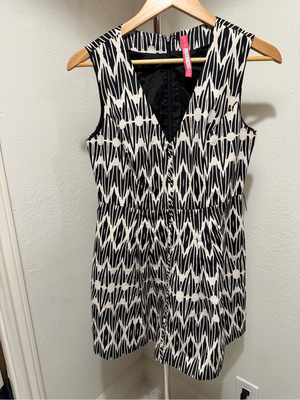 Plenty by Tracy Reese Black & White Sleeveless V-Neck Dress
